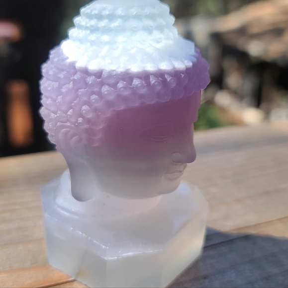 Fluorite handcarved crystal Buddha bust - Picture 7 of 8